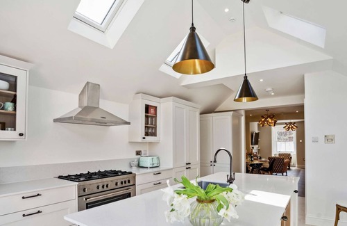 Henley House | Number Ten - Beautiful 3-Bedroom Luxury Home
