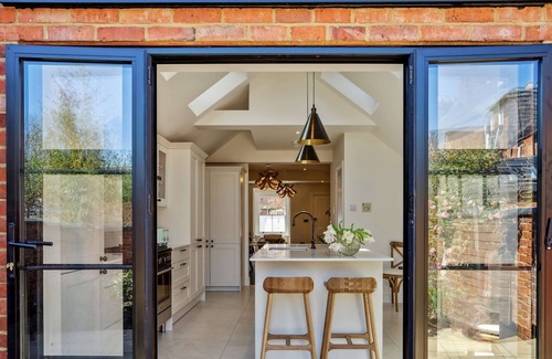 Henley House | Number Ten - Beautiful 3-Bedroom Luxury Home
