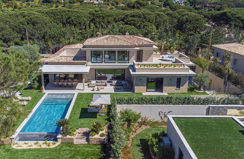 Sainte-Maxime Villa | nVilla 400m² | Sea view | close to the center | luxury