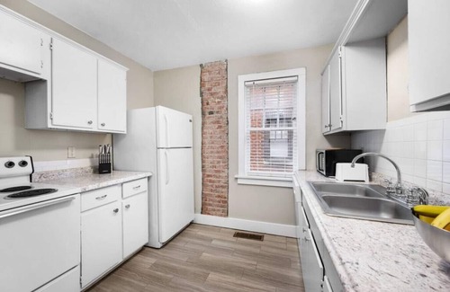 Mesta Park Apartment | NW 20th #4 (OKC) · Elegant & Historic Getaway - Close to Everything