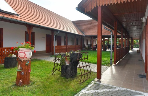 Szegi House | Nyakigláb Villa