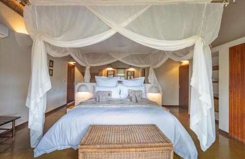 Maruleng Cabin | Nyati Safari Lodge