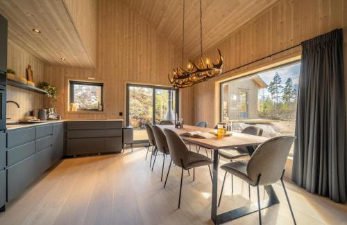 Kviteseid Villa | Nyborg Hytte - 8p - With Sauna & By the Water