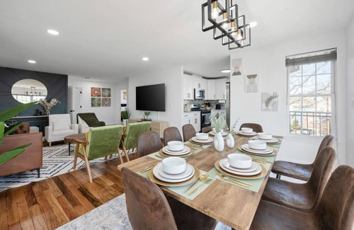Constable Hook Condo | NYC 20min | Sleeps 10 | Free Parking | Patio