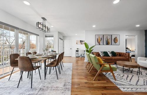 Constable Hook Apartment | NYC 20min, Sleeps 10, Free Parking, Patio