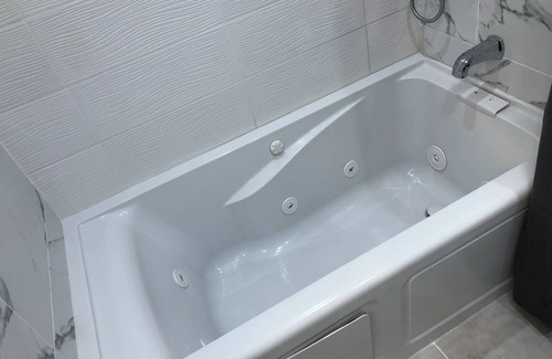 Hoboken Condo | NYC/Hoboken Jacuzzi Brown Stone