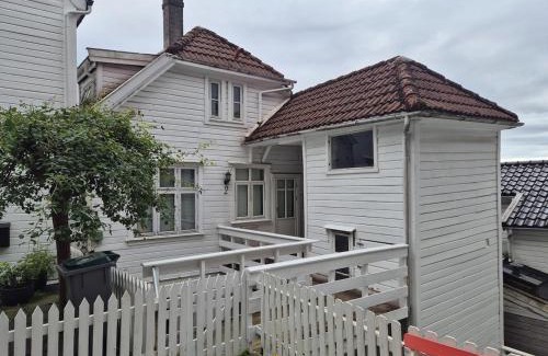 Bergen City Centre Apartment | Nydelig hus med privat hage og fantastisk utsikt over Fisketorget, Bryggen og Bergen sentrum