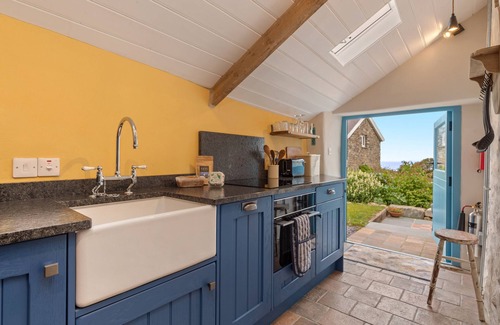New Quay Cottage | NYTH FACH, romantic, character holiday cottage in New Quay
