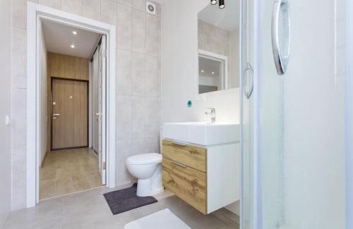 Podilskyj Apartment | Nyvky Like Home - Grey 21