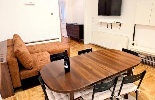 Terezvaros Apartment | Ó 38 Family Luxe