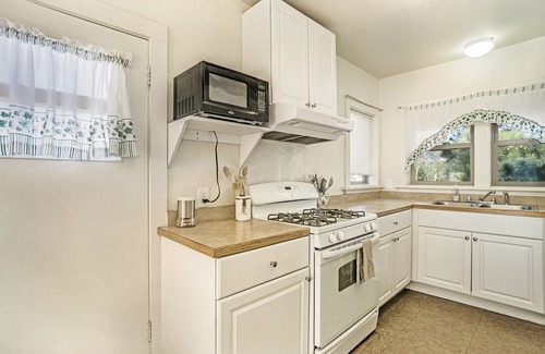 Estes Park Cabin | O'Deer Cabin – Pet-Friendly, Walk to Downtown Estes, Private Hot Tub – EV#3241