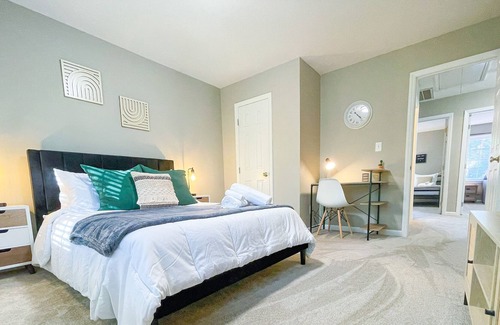 Southwest Raleigh House | Oak City Retreat—Townhome with Game Room, mins from PNC arena!