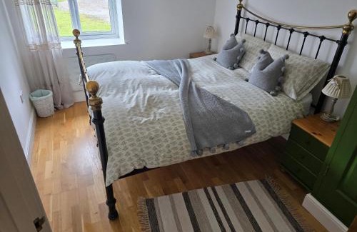 Harrietsham House | Oak Cottage with private log fired hot tub