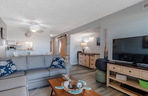 Caswell Beach Condo | Oak Island Beach Villas 406: 2BR, 2BA, Sleeps 5 - oceanfront condo with pool!