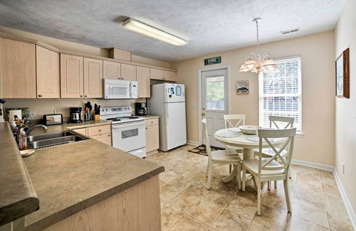 Tranquil Harbour Cottage | Oak Island Cottage - Walk to Beach & Intracoastal!