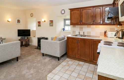 Lympsham Cottage | OAK TREE, pet friendly, character holiday cottage in Brean