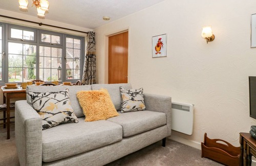 Lympsham Cottage | OAK TREE, pet friendly, character holiday cottage in Brean