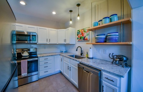 Tuscaloosa House | Oak - Walk to the Stadium! Backyard with firepit & grill