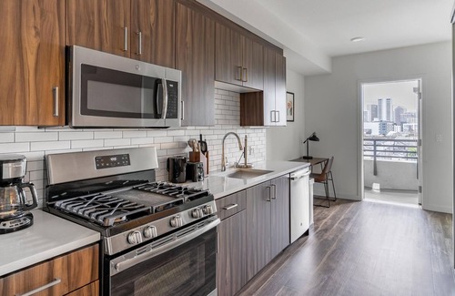Oakland Ave - Harrison St Apartment | Oakland 1BR with Modern Furnishings Near BART