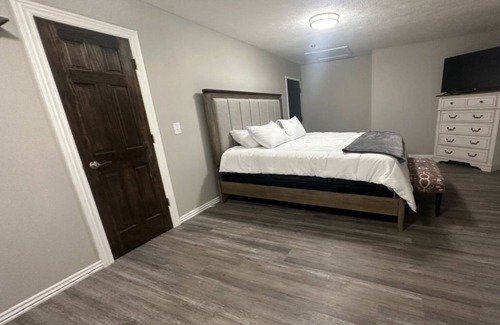 Oakland City Hotel | Oakland Courtyard