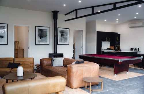 Mount Frome House | Oaklands Estate -stylish, pet friendly home on 10 acres with pool, spa, firepit.