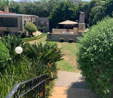 Greater Johannesburg Metropolitan Area Bed & Breakfast | Oaklands inn and Conference Centre