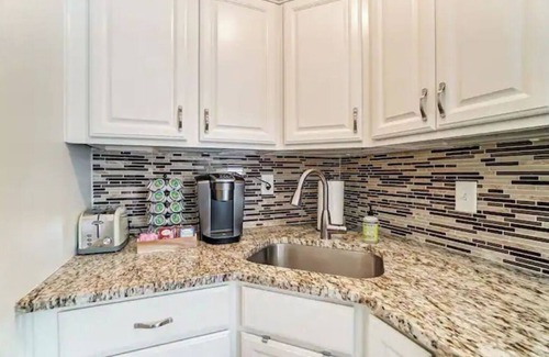 Hyde Park House | Oakley Square 3BR - Walkable-Sleeps 5 - Fire Pit