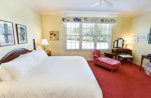 Plum Bed & Breakfast | Oakmont Inn