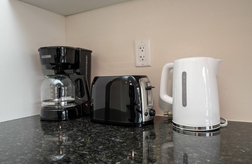 Oakville House | Oakville Oasis: Modern 4BR Townhouse with Chic Amenities!