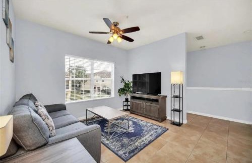 West Kissimmee Apartment | Oakwater End unit with balcony