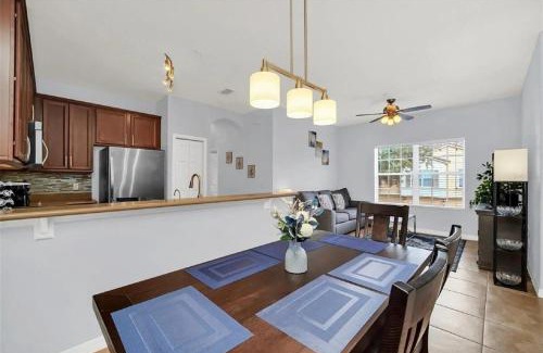 West Kissimmee Apartment | Oakwater End unit with balcony