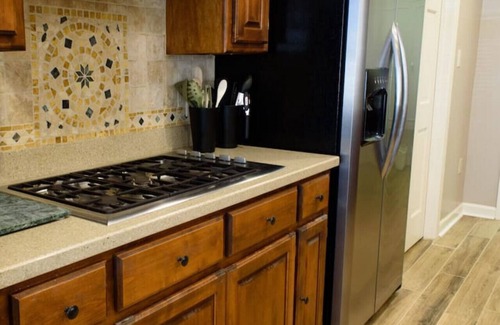 Hot Springs House | Oakwood · Steps to Oaklawn, minutes to downtown, lakes, more