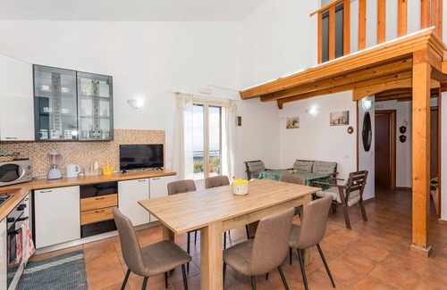 Belpasso Villa | Oasi Dell'Etna Apartment with Mountain View, Wi-Fi and Air Conditioning