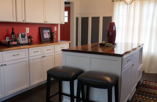 Highland Park House | Oasis 3 Bedrooms-3 Bathrooms Fully Stock Chef Kitchen for12 guest.