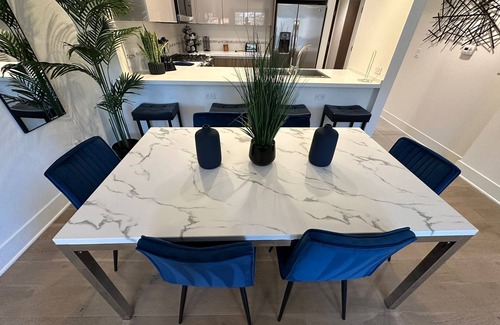 Los Angeles Hotel | Oasis 3 BR 3 BA steps from Century City Mall