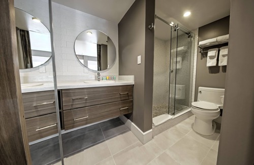 Downtown Las Vegas Hotel | Oasis at Gold Spike