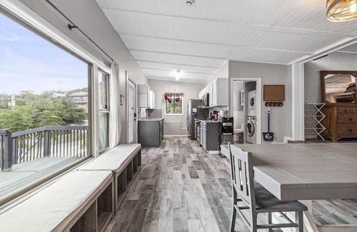 Comanche Trail House | Oasis Cottage! Steps to Lake Travis! Tesla Ready!