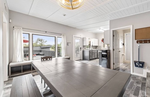 Comanche Trail House | Oasis Cottage! Steps to Lake Travis! Tesla Ready!