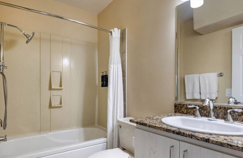 Canyon Corridor Resort | Oasis Haven: Spacious Condo, Pool, Full Kitchen, Minutes from Aerial Tram