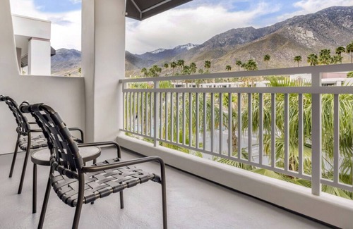 Canyon Corridor Resort | Oasis Haven: Spacious Condo, Pool, Full Kitchen, Minutes from Aerial Tram