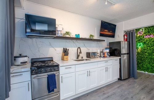 Diamond Head - Kapahulu - St. Louis House | ★ Oasis Luxury Condo, Steps away from the beach 🏖