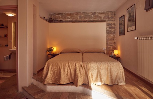 Perugia Apartment | Oasis of peace on the outskirts of Perugia, apt. "Rustico" in villa, park + pool