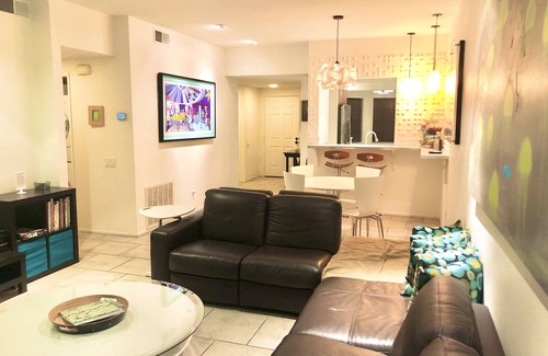 Palm Springs Condo | OASIS RESORT Remodeled Condo has 2 King suites, pools, tennis, pickleball & more