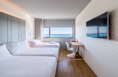 Diagonal Mar i el Front Maritim del Poblenou Hotel | Occidental Atenea Mar- Adults Only