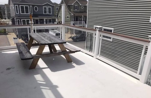 North Beach Haven Apartment | Ocean and Bay views, 3 upper decks, recently renovated, close to ACME.