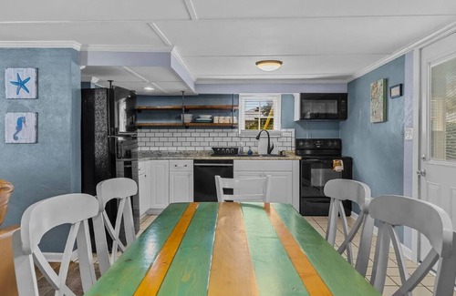 Ocean Drive House | "Ocean and Sand" 2BR/2BH house, 1 block to the beach
