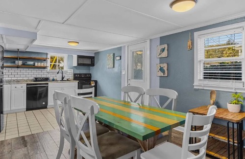 Ocean Drive House | "Ocean and Sand" 2BR/2BH house, 1 block to the beach