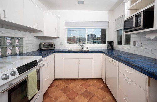 Mission Beach House | Ocean/Bay Views, 3 Story, Steps to Beach/Ocean