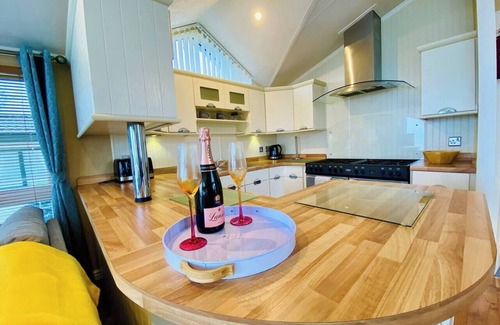Exmouth House | Ocean Bliss Lodge at Devon Cliffs Resort