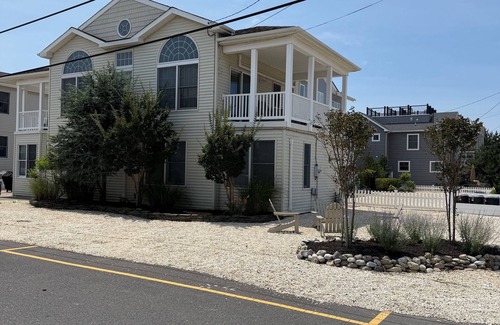 Peahala Park House | OCEAN BLOCK, BEAUTIFUL 4 BED, 2.5 BATH - BEACH HAVEN PARK